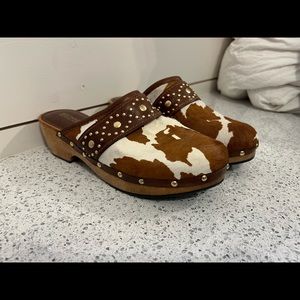 NWOT Michael Kors cow clogs